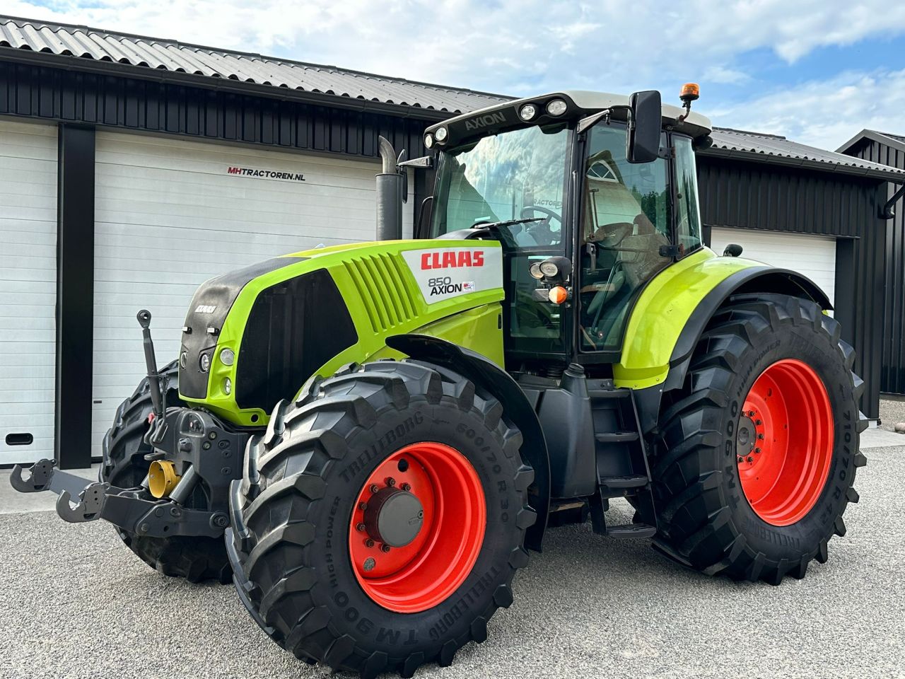 TE KOOP: zeer nette CLAAS AXION 850