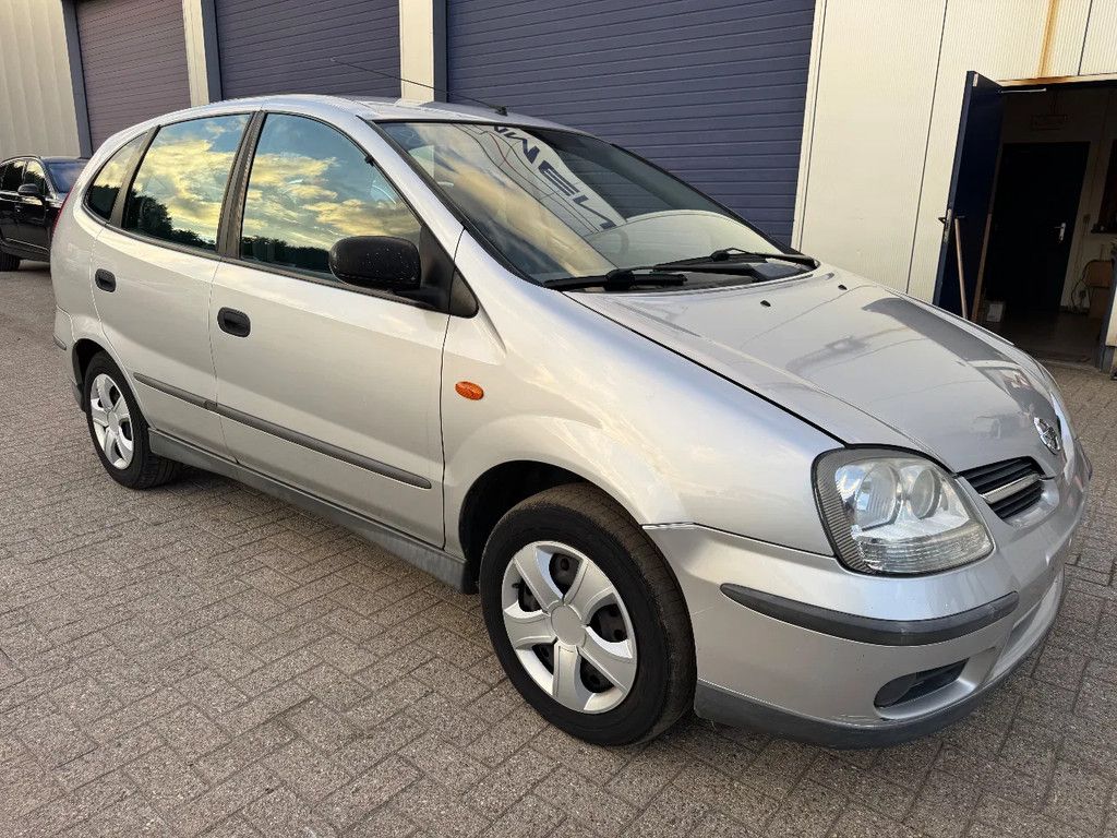 Nissan Almera Tino **PETROL-AIRCO-BELGIAN CAR**