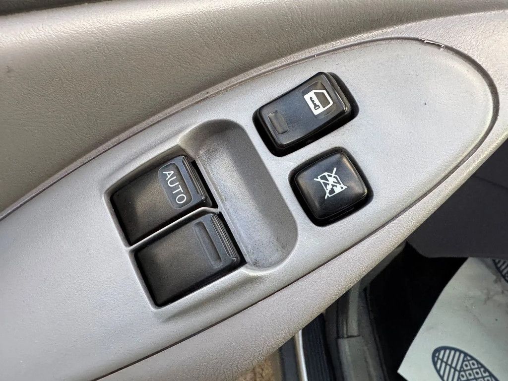Nissan Almera Tino **PETROL-AIRCO-BELGIAN CAR**