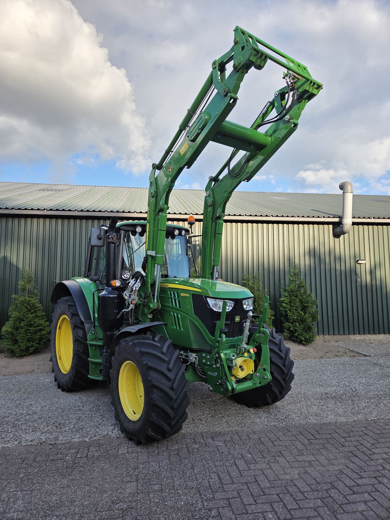 John Deere 6120M + 643R voorlader