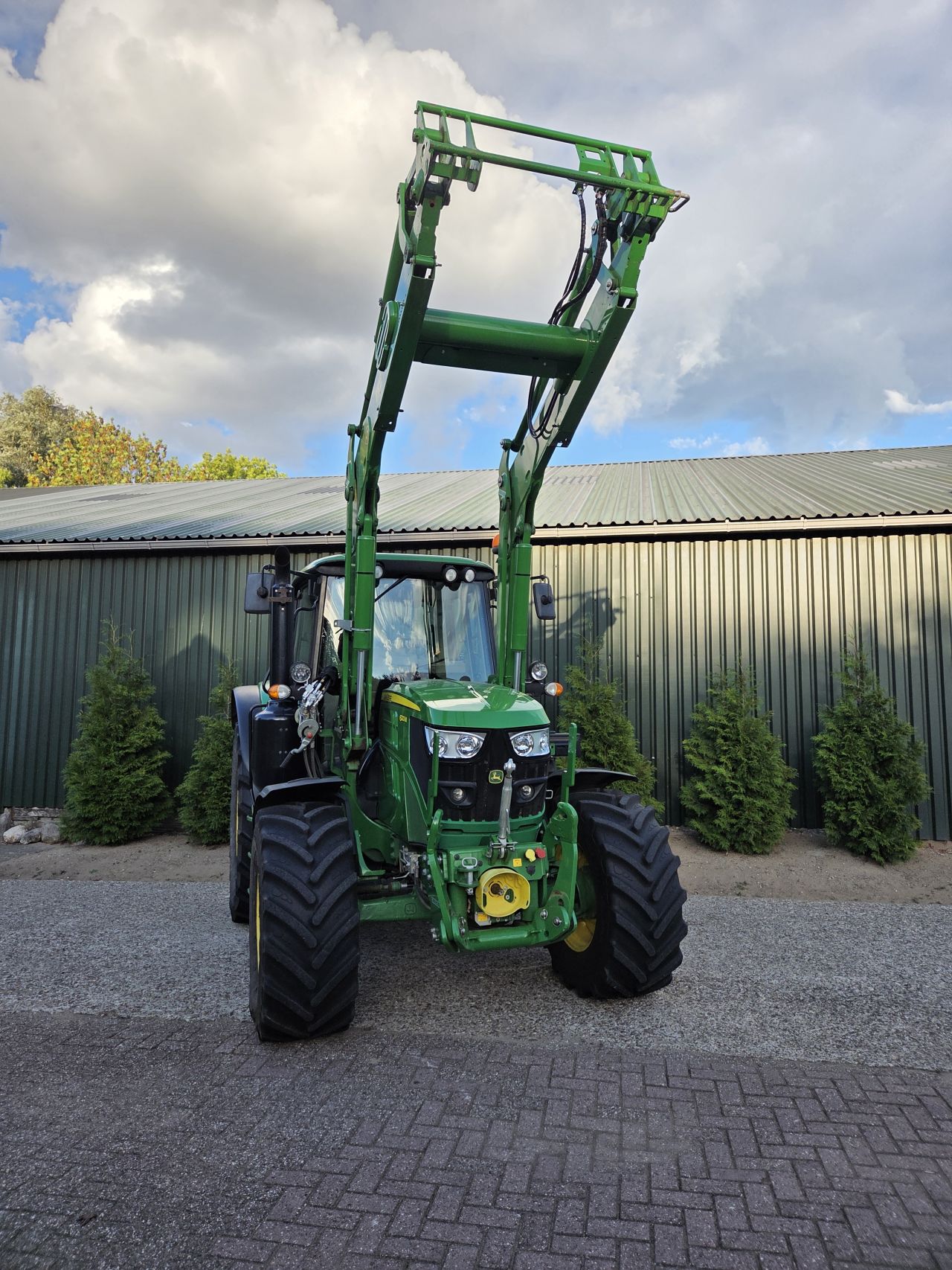 John Deere 6120M + 643R voorlader