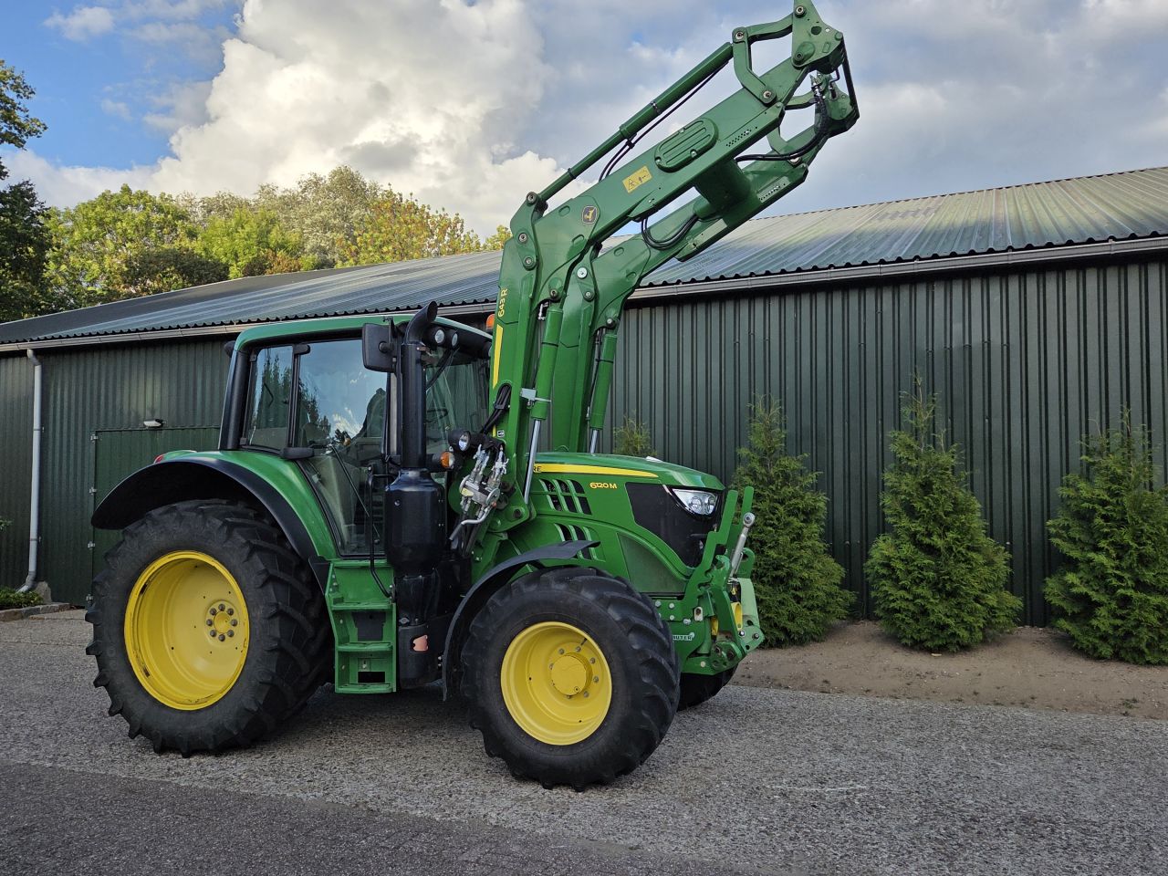 John Deere 6120M + 643R voorlader