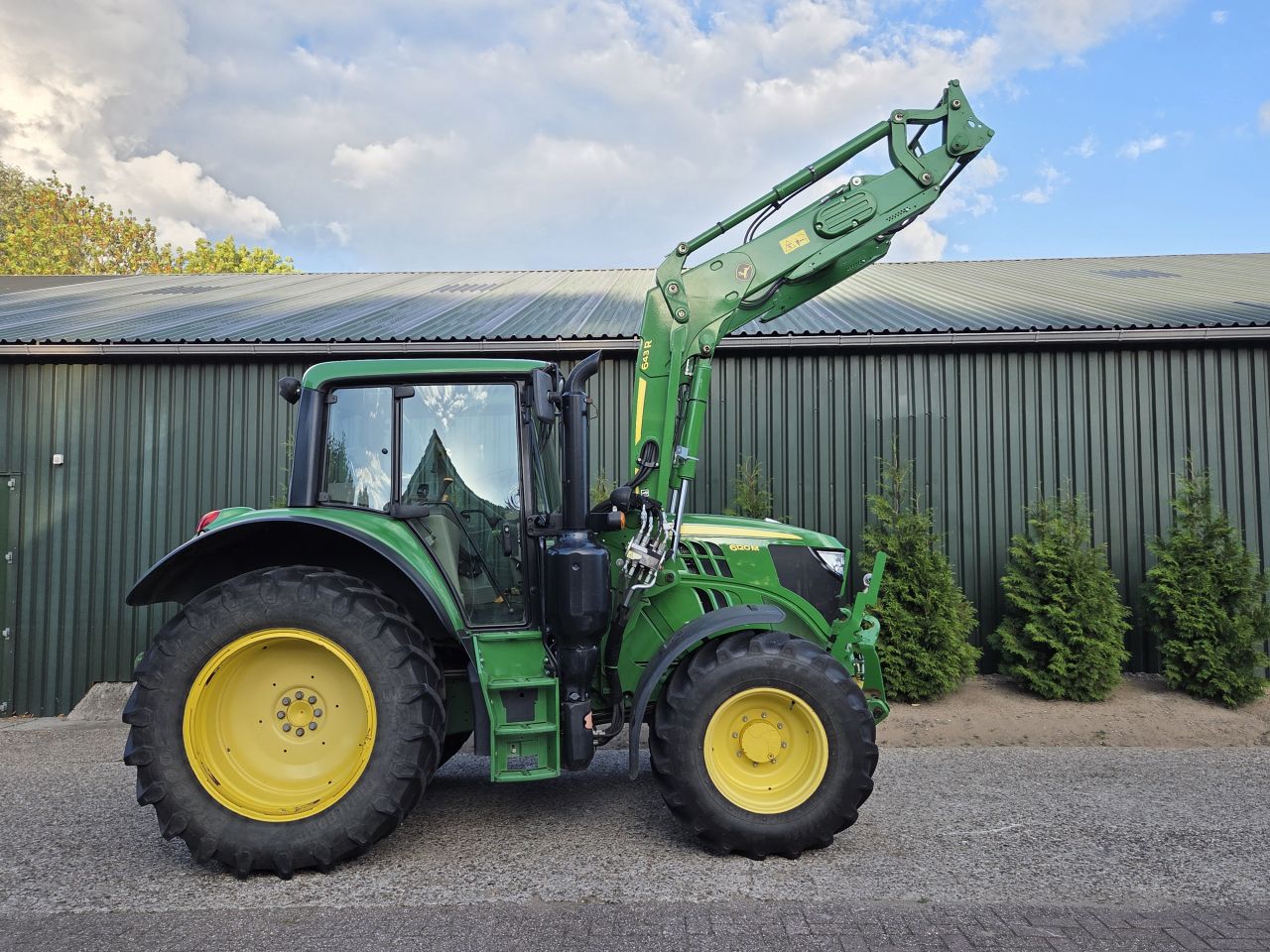John Deere 6120M + 643R voorlader