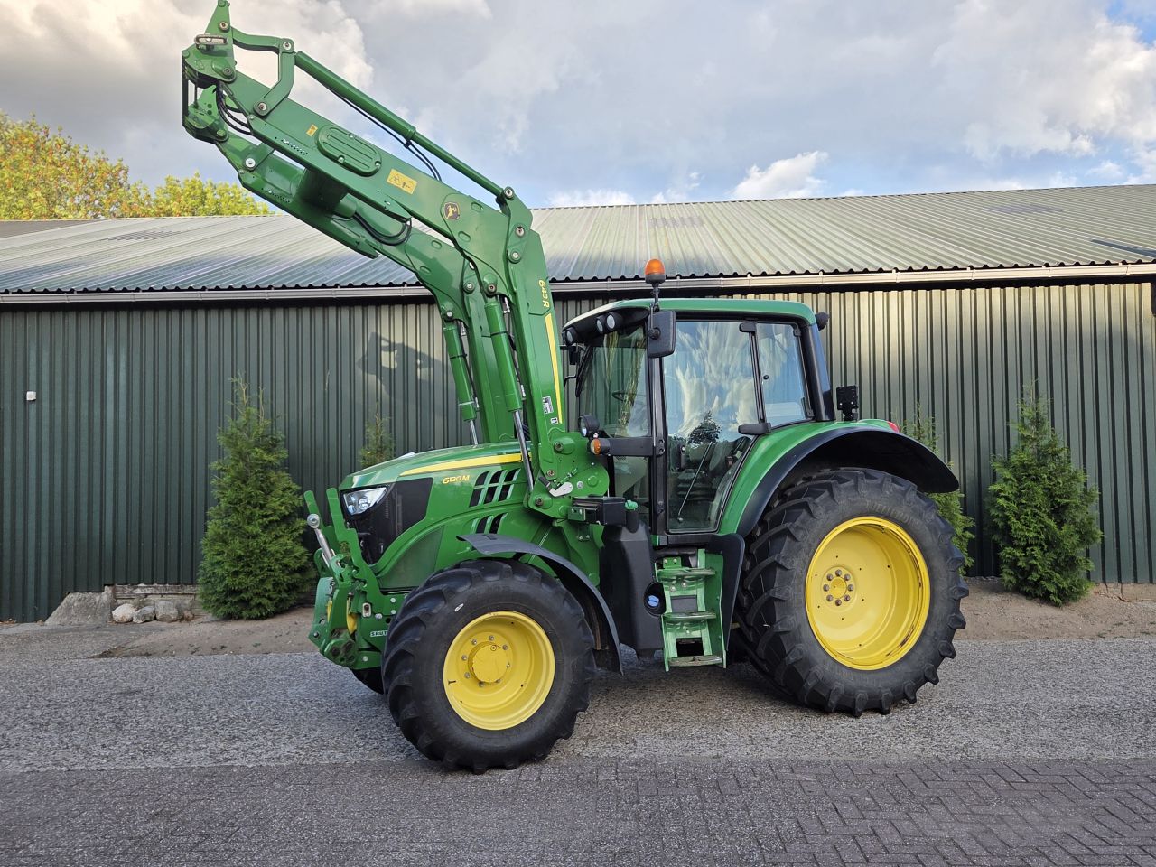John Deere 6120M + 643R voorlader