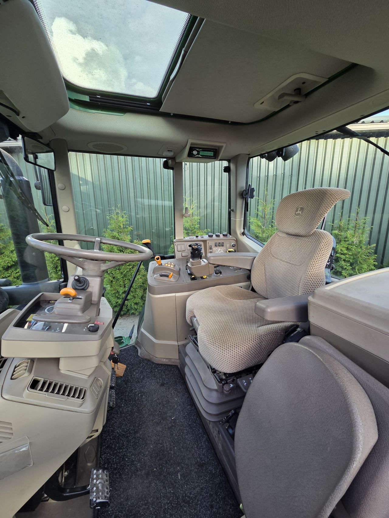 John Deere 6120M + 643R voorlader