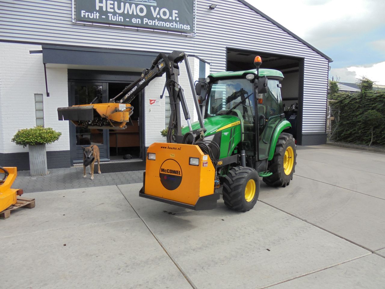 John deere 3045R mc connel heggensnoier/klepelbak