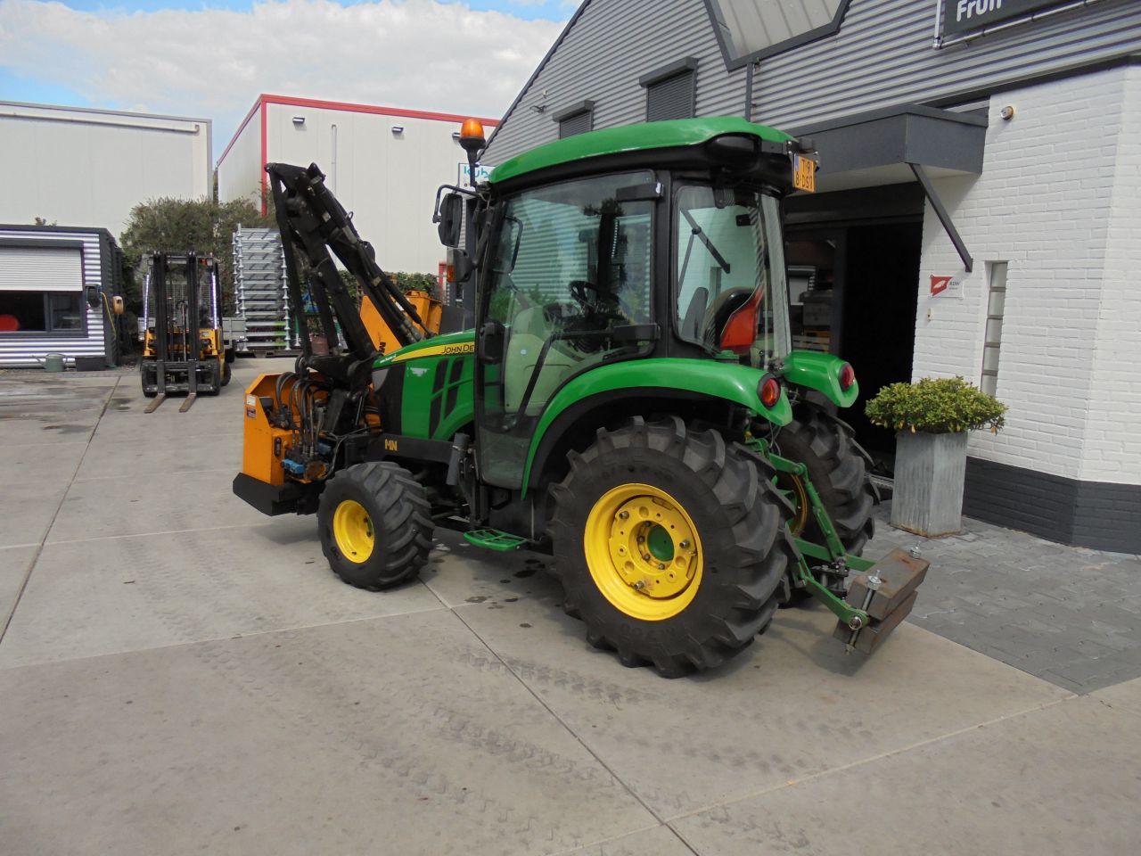 John deere 3045R mc connel heggensnoier/klepelbak