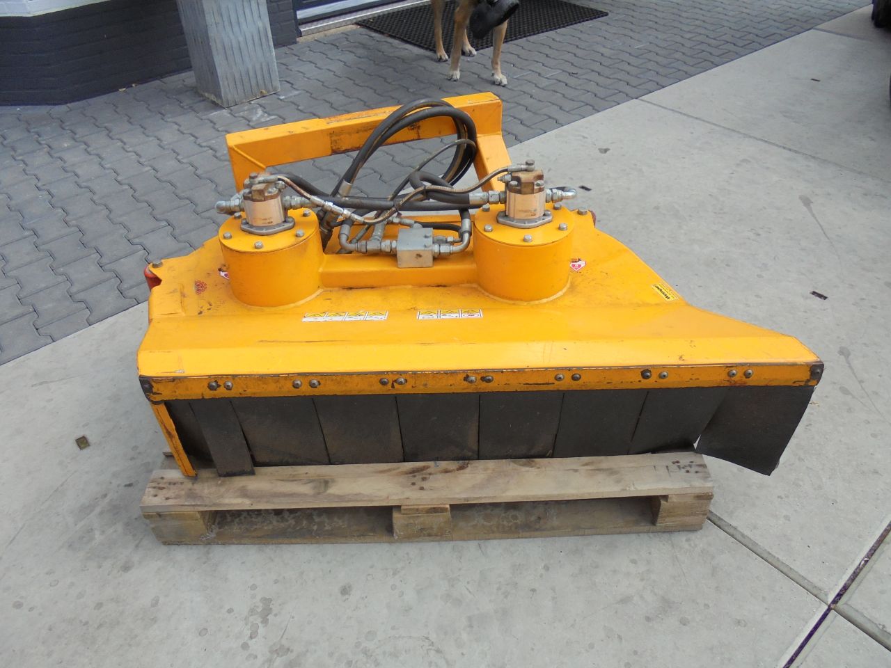 John deere 3045R mc connel heggensnoier/klepelbak