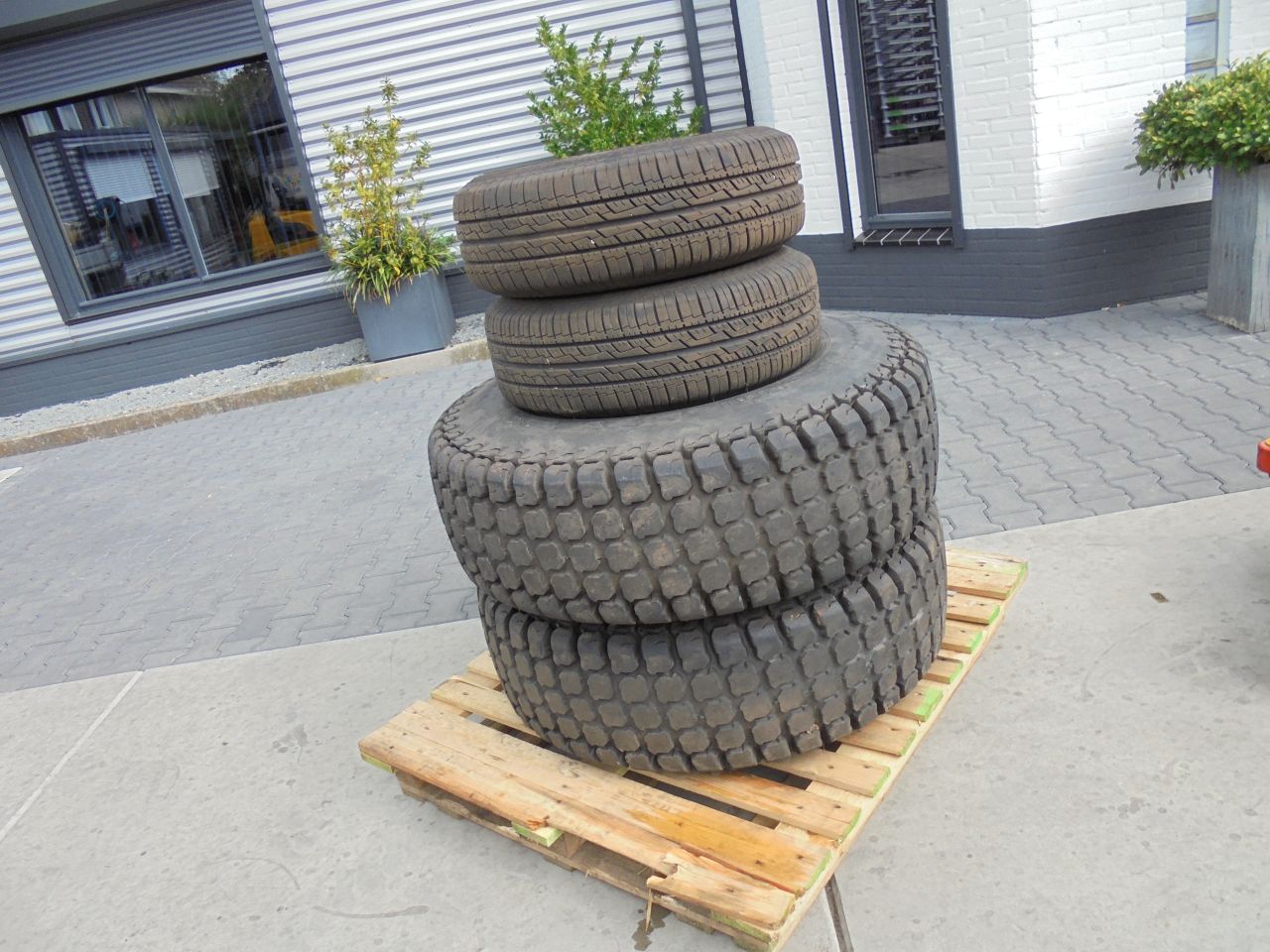 John deere 3045R mc connel heggensnoier/klepelbak