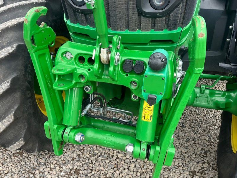 John Deere 6195R Premium Edition med frontlift
