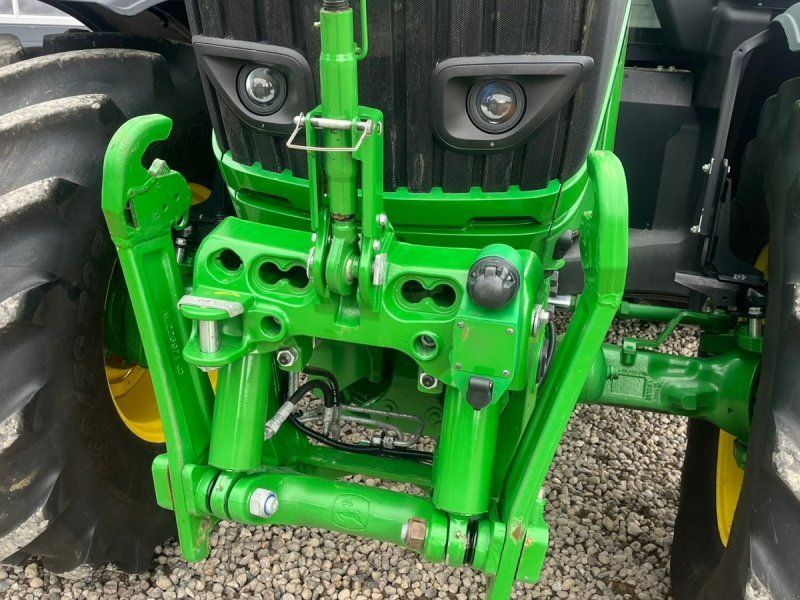 John Deere 6R 215 Command Pro med frontlift