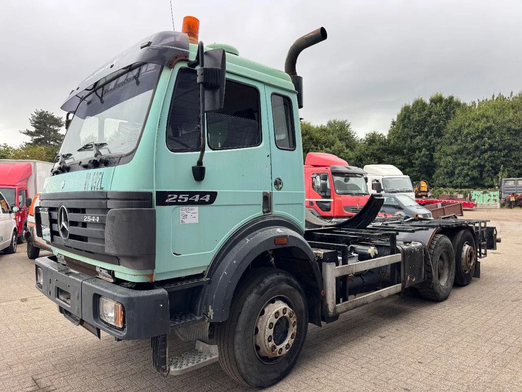 Mercedes-Benz SK 2544 **BELGIAN TRUCK-V8-MANUAL GEARBOX**