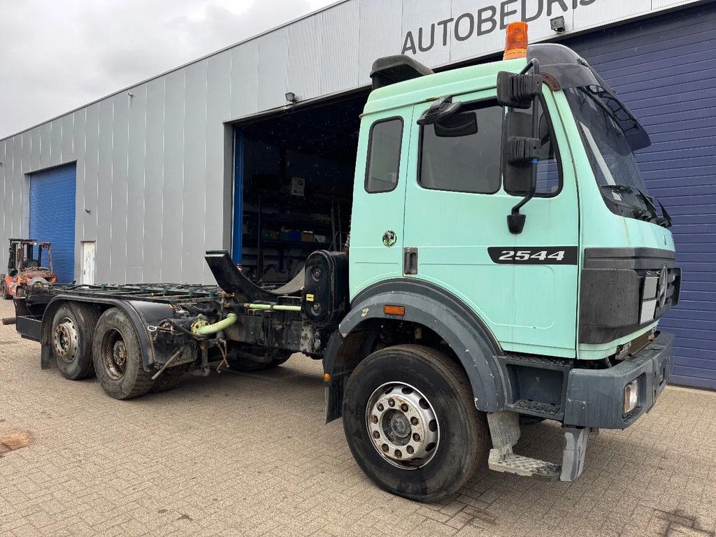 Mercedes-Benz SK 2544 **BELGIAN TRUCK-V8-MANUAL GEARBOX**