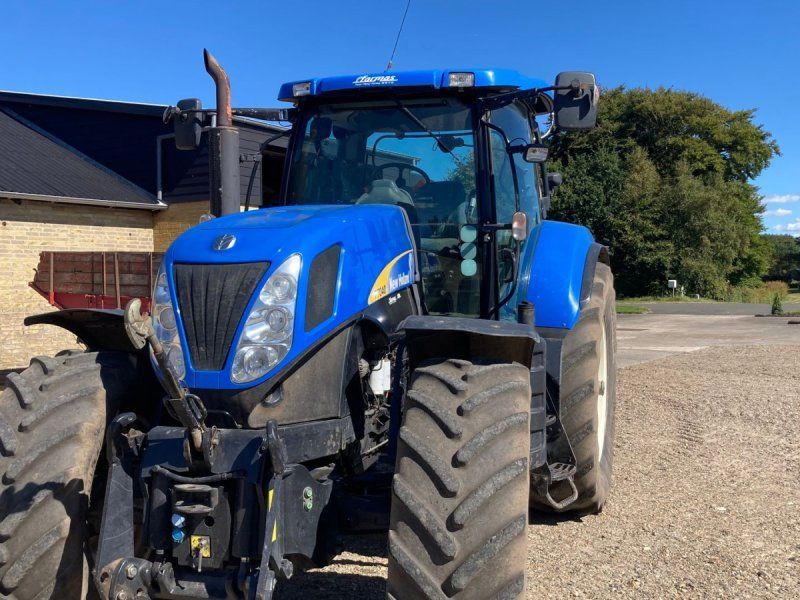New Holland T7040