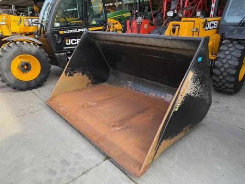 JCB 3200 litres 2.6 m Qfit