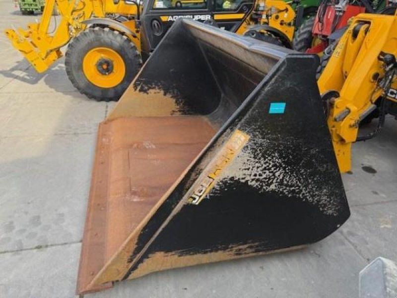 JCB 3200 litres 2.6 m Qfit
