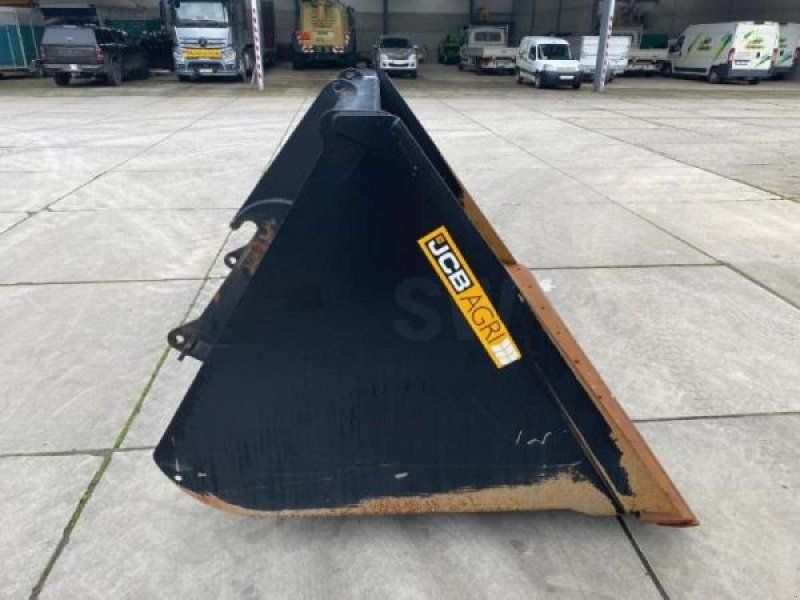 JCB 3200 litres 2.6 m Qfit