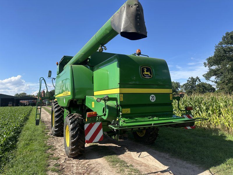 John Deere T670
