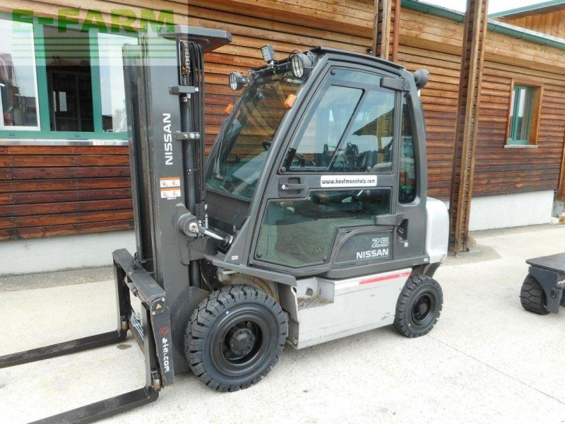 Nissan y1d2a25q triplex 4,5m + ss + zv + kabine