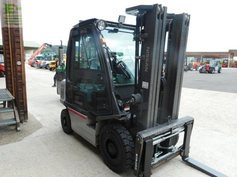 Nissan y1d2a25q triplex 4,5m + ss + zv + kabine