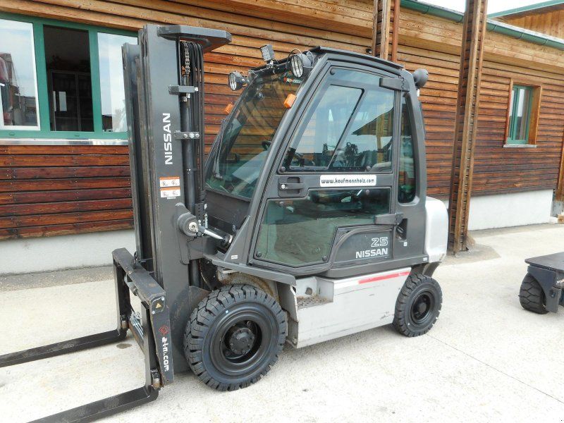 Nissan Y1D2A25Q Tripl 4,5m + SS + ZV + Kabine