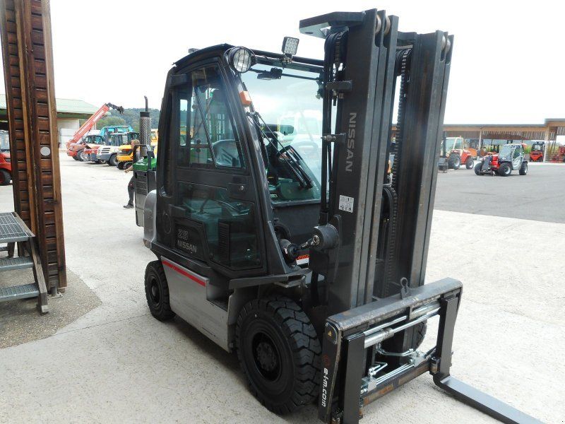 Nissan Y1D2A25Q Tripl 4,5m + SS + ZV + Kabine