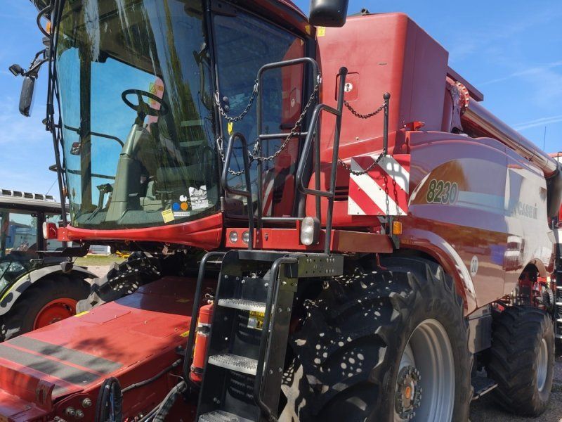 Case IH Axial Flow 8230