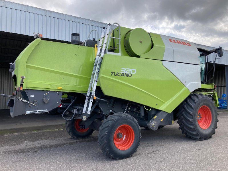 Claas Tucano 320