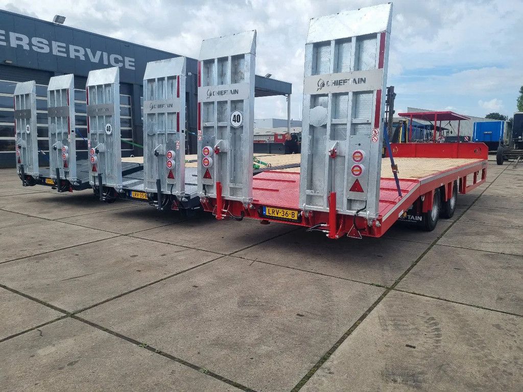 CHIEFTAIN NIEUW!! 2as middenas langzaamverkeer hydr rampen en steunpoten voor en achter