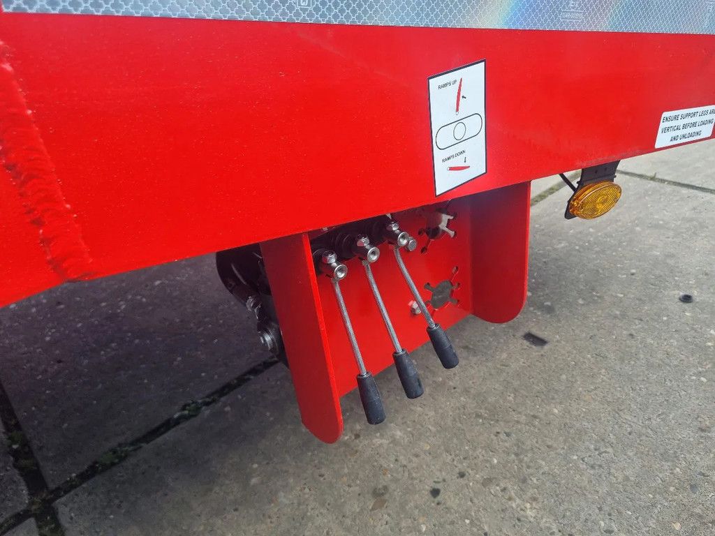CHIEFTAIN NIEUW!! 2as middenas langzaamverkeer hydr rampen en steunpoten voor en achter