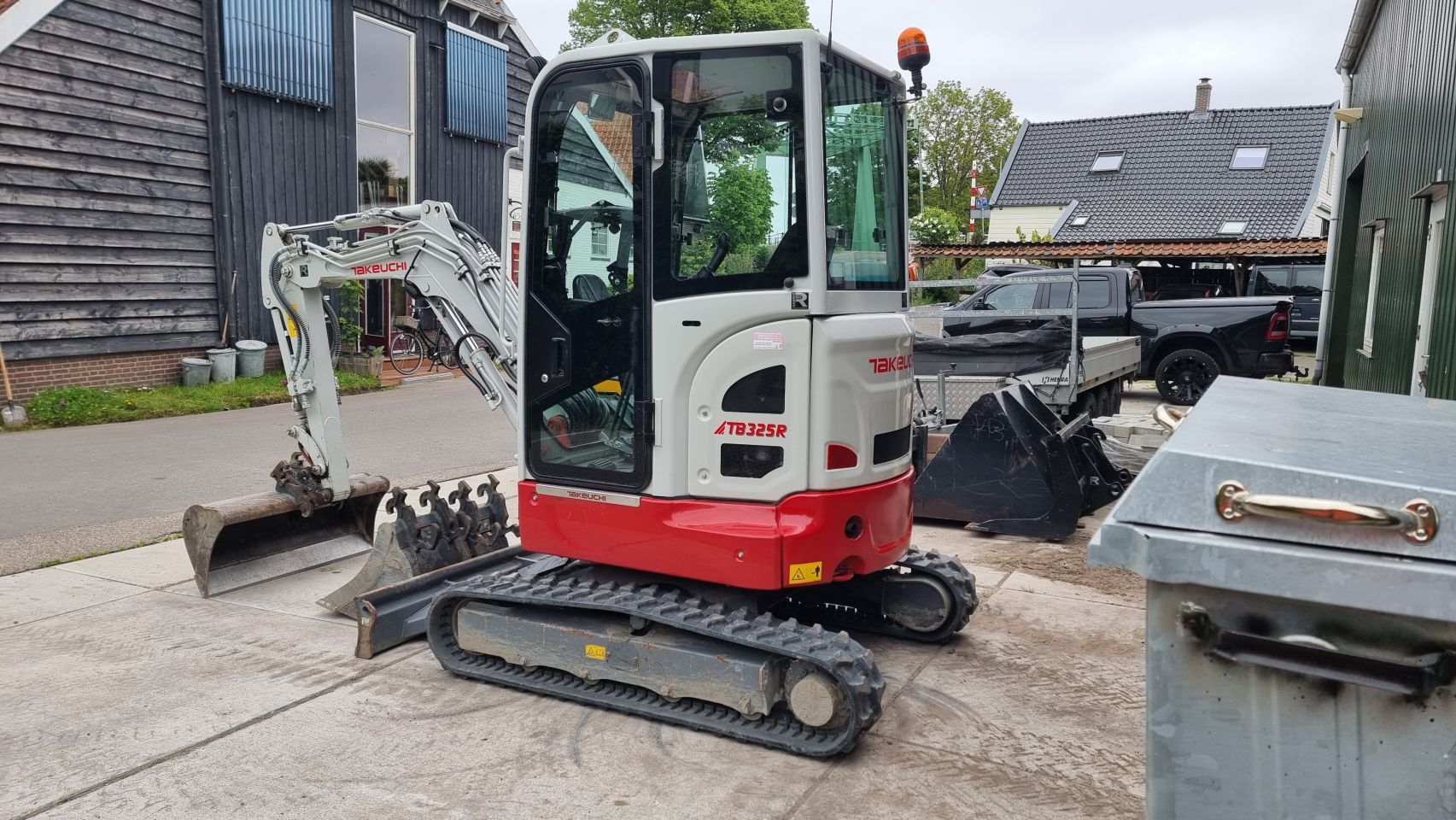 Takeuchi TB325R