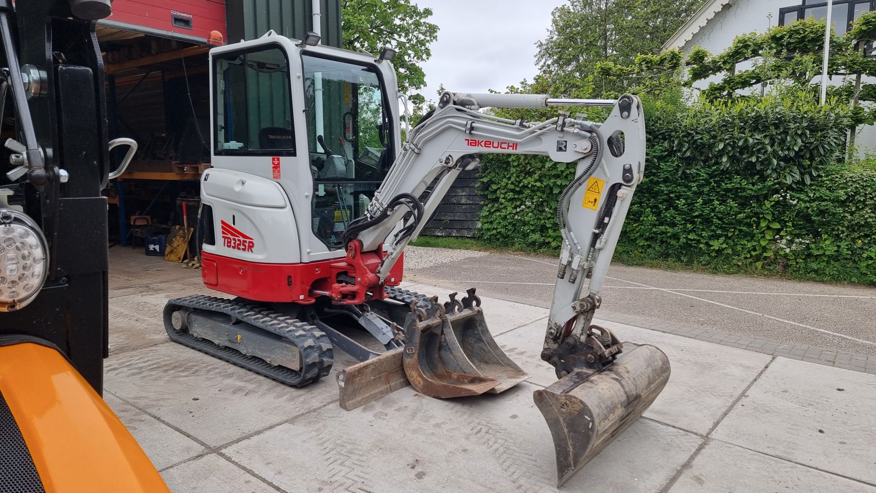 Takeuchi TB325R