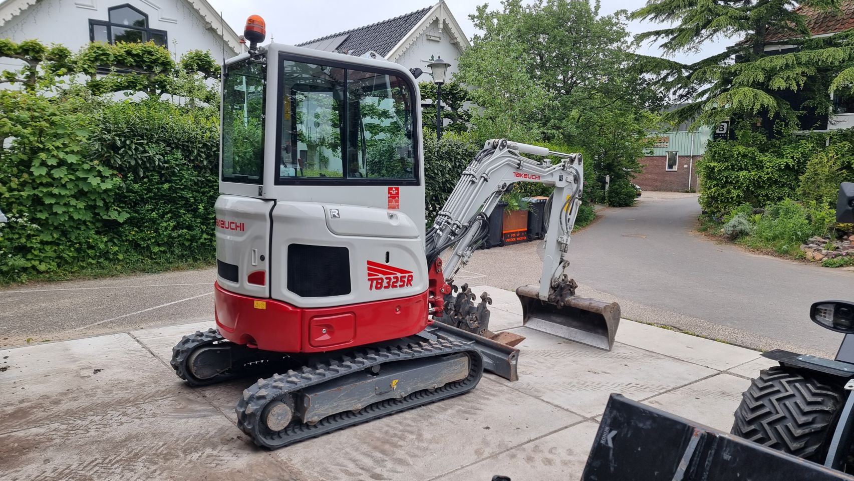 Takeuchi TB325R