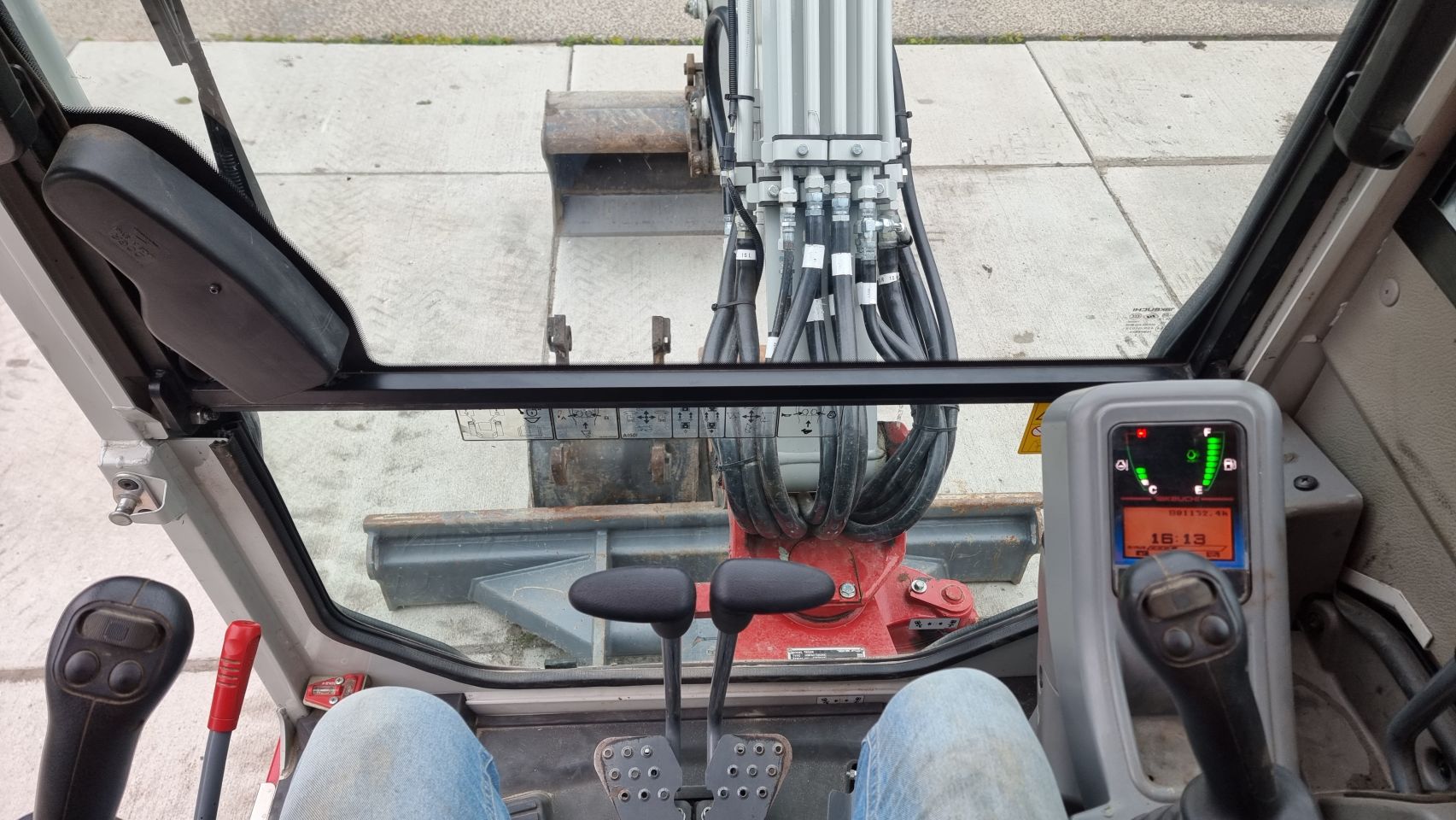 Takeuchi TB325R