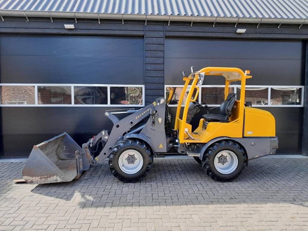 Eurotrac W13 shovel loader met bak en vorken