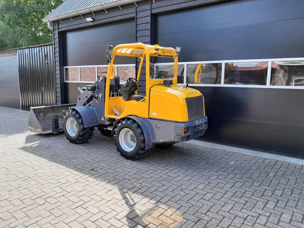 Eurotrac W13 shovel loader met bak en vorken