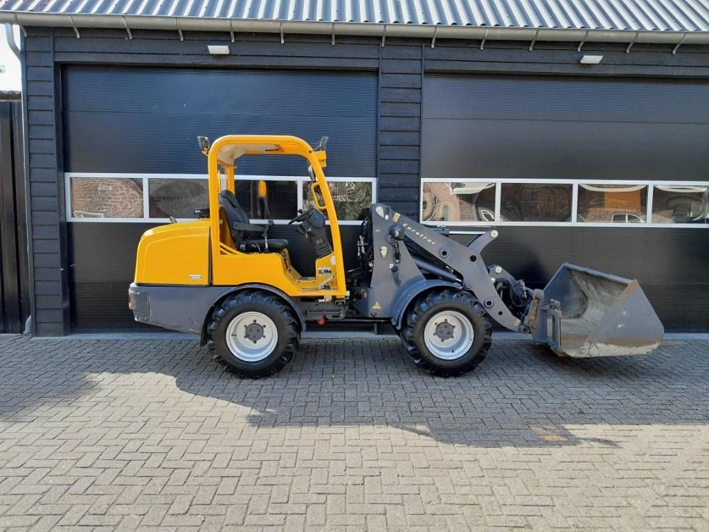 Eurotrac W13 shovel loader met bak en vorken