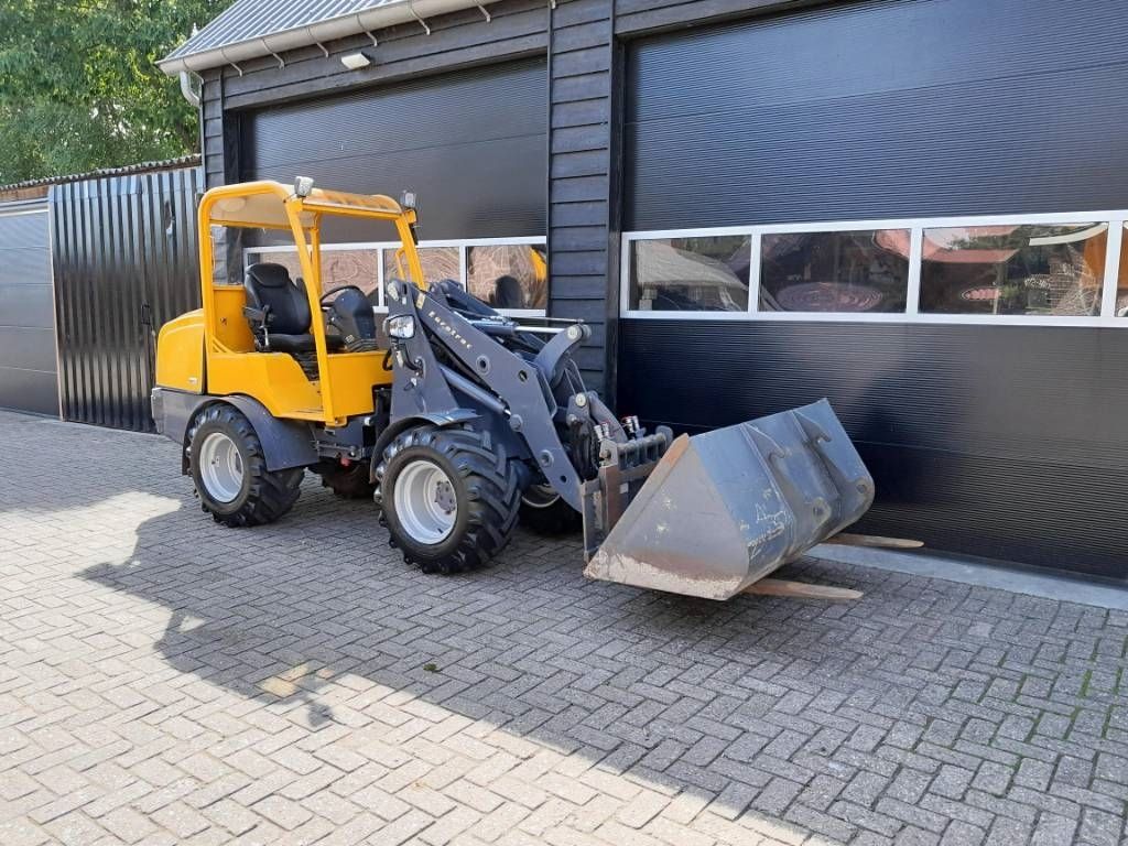 Eurotrac W13 shovel loader met bak en vorken