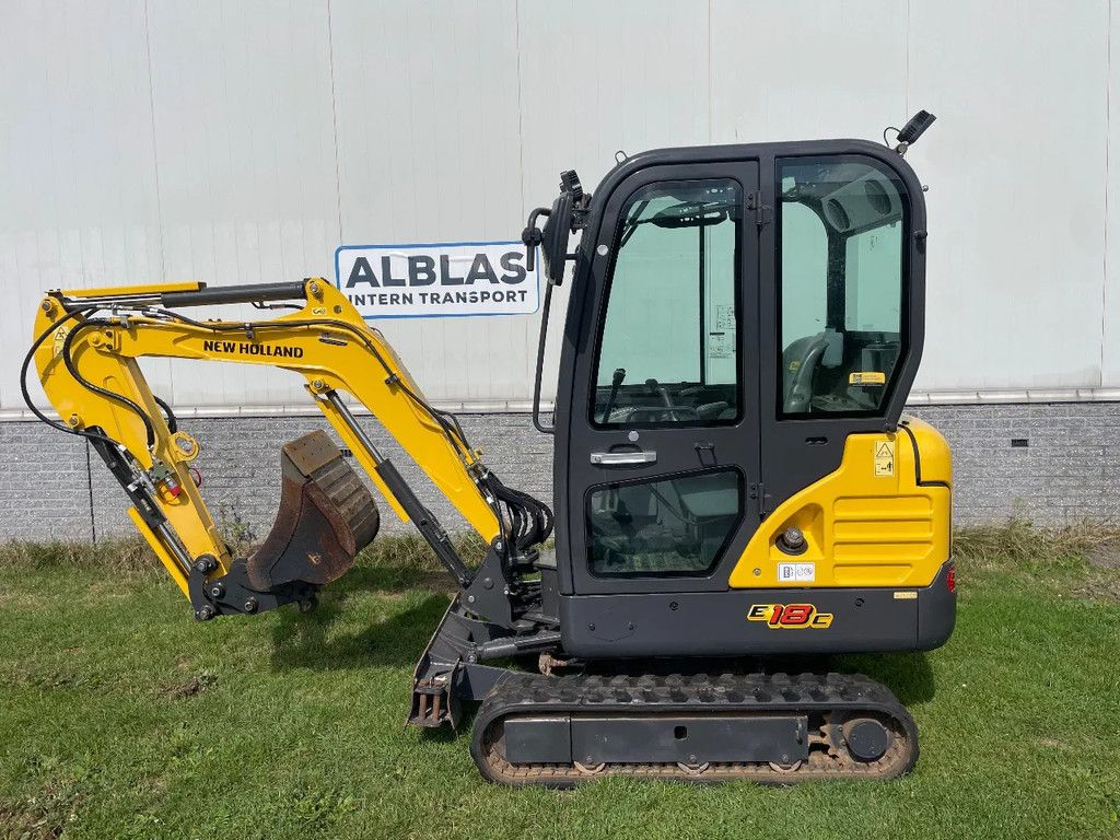 New Holland E18C graafmachine met slechts 670 uur met sloopsorteerfunctie