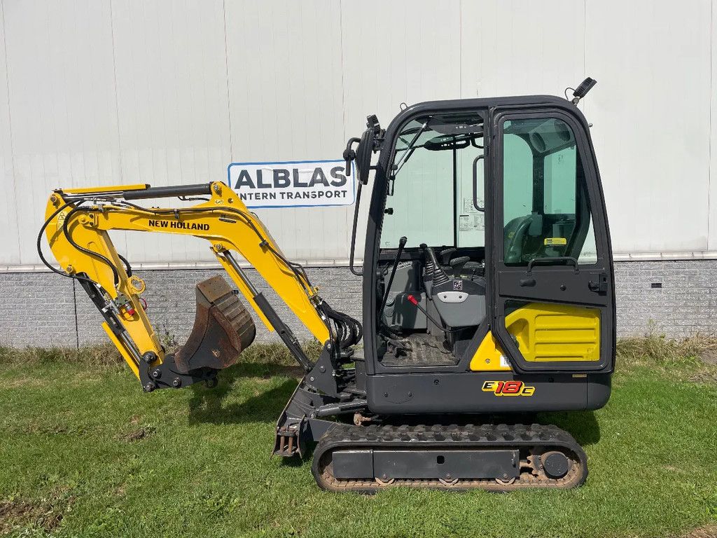 New Holland E18C graafmachine met slechts 670 uur met sloopsorteerfunctie