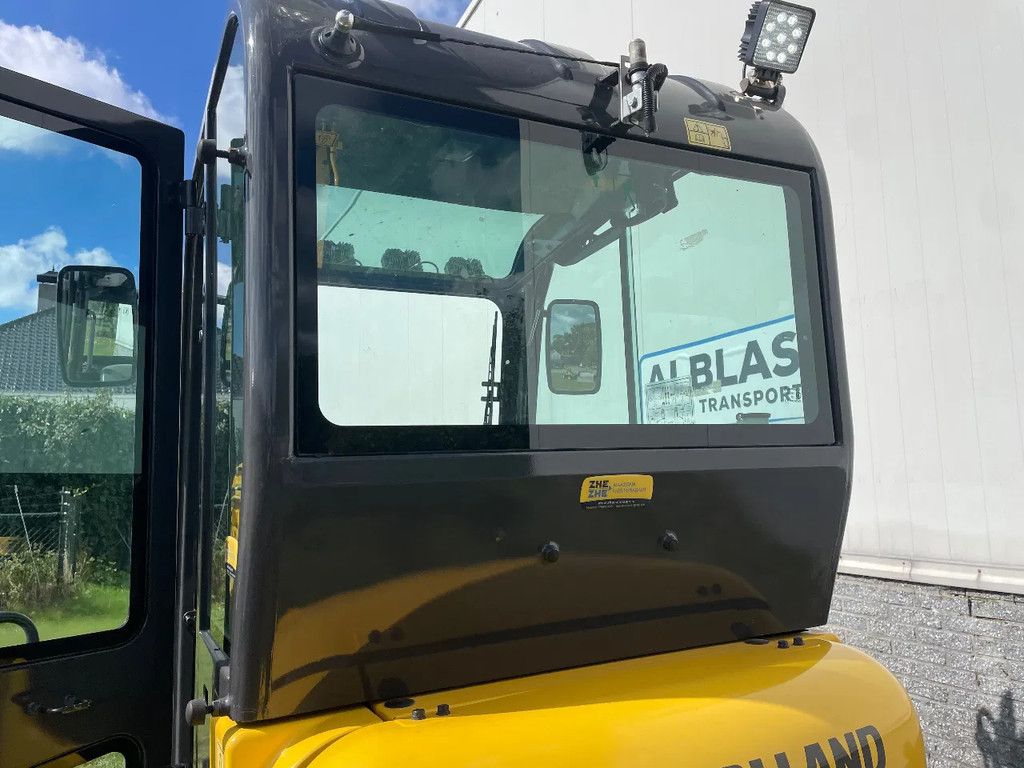 New Holland E18C graafmachine met slechts 670 uur met sloopsorteerfunctie