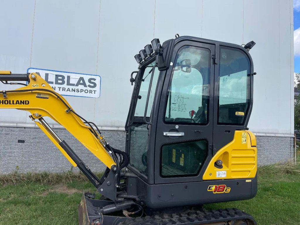 New Holland E18C graafmachine met slechts 670 uur met sloopsorteerfunctie