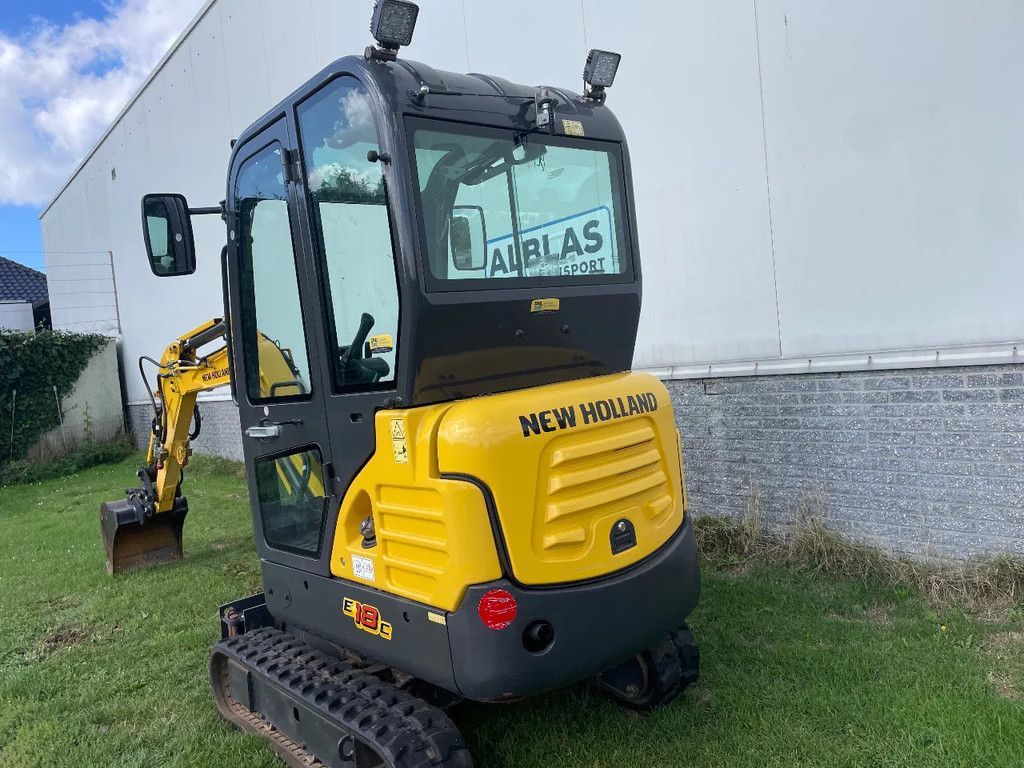 New Holland E18C graafmachine met slechts 670 uur met sloopsorteerfunctie
