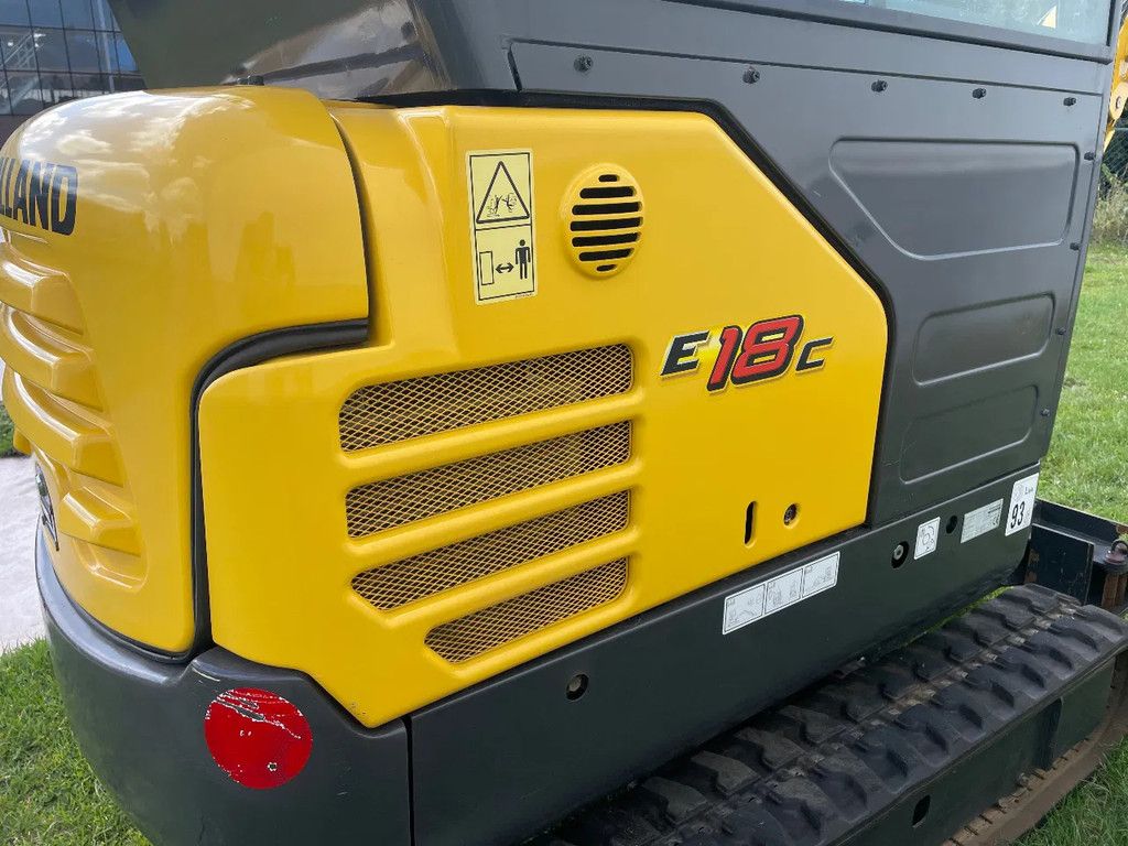 New Holland E18C graafmachine met slechts 670 uur met sloopsorteerfunctie