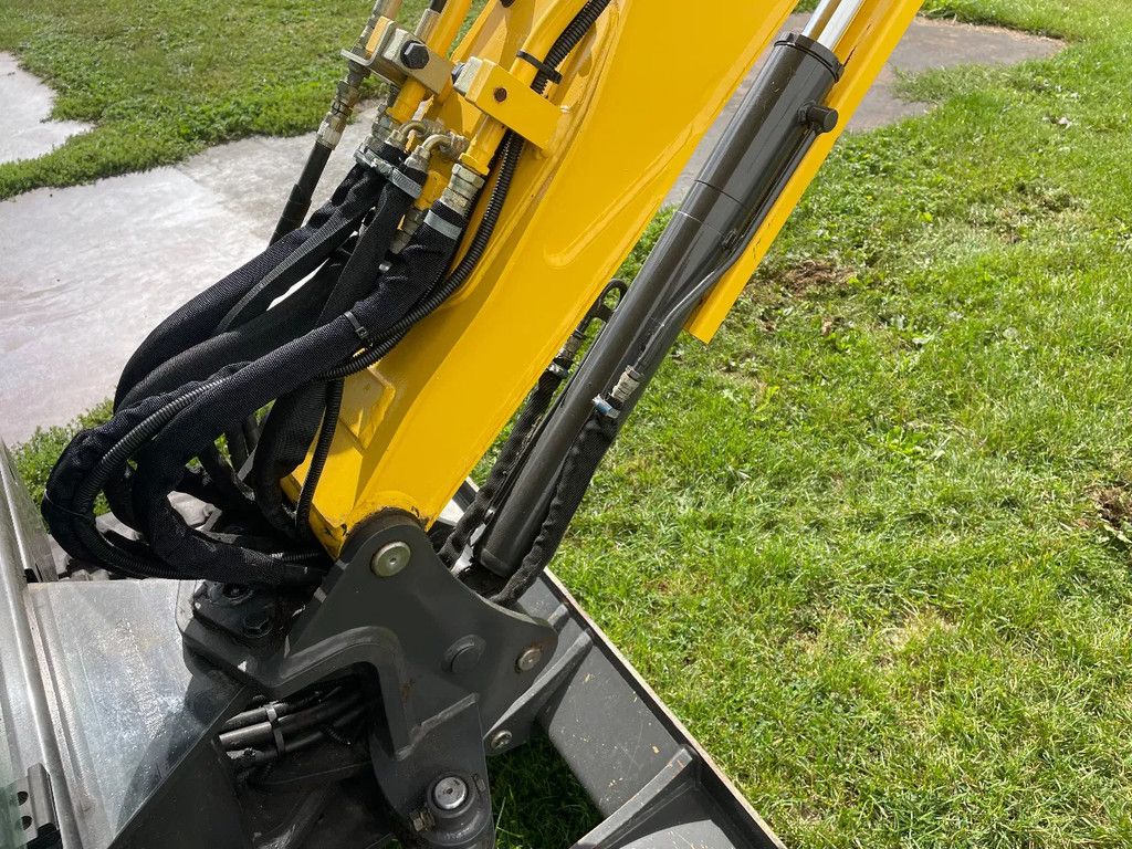 New Holland E18C graafmachine met slechts 670 uur met sloopsorteerfunctie