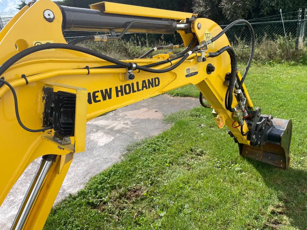 New Holland E18C graafmachine met slechts 670 uur met sloopsorteerfunctie