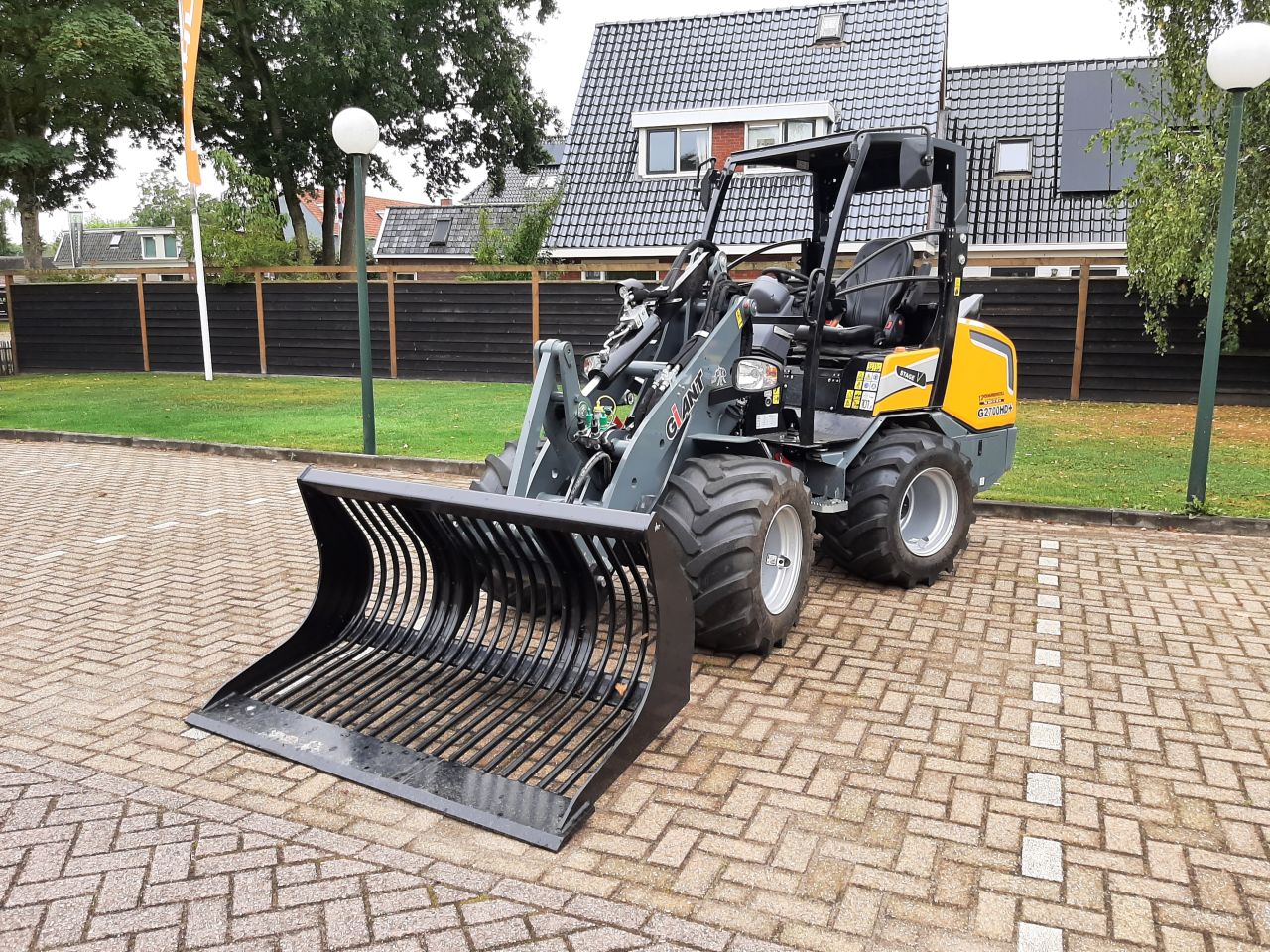 GiANT G2700 HD+ kniklader - Bouwjaar 2025 met 79 draaiuren