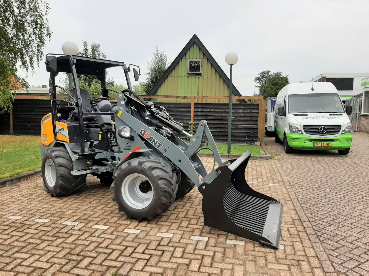 GiANT G2700 HD+ kniklader - Bouwjaar 2025 met 79 draaiuren