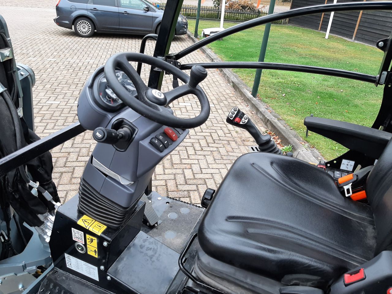GiANT G2700 HD+ kniklader - Bouwjaar 2025 met 79 draaiuren
