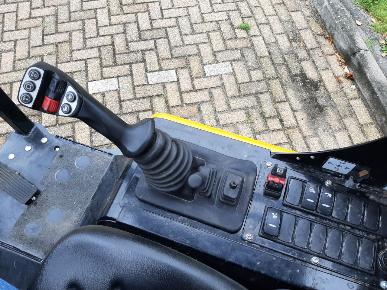 GiANT G2700 HD+ kniklader - Bouwjaar 2025 met 79 draaiuren